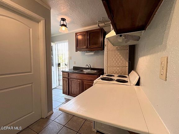 4th image of 703 Kern Dr #B
