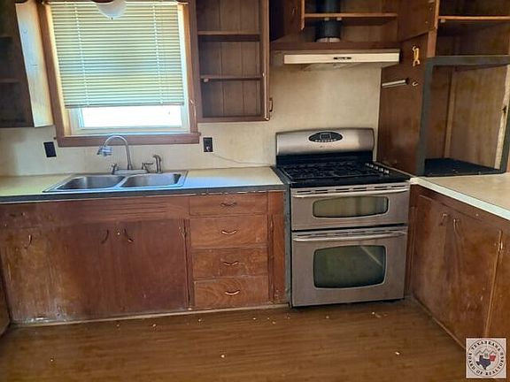 5th image of 111 Worrell St