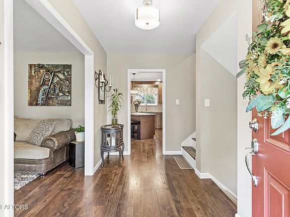 4th image of 8717 Wimbledon Dr