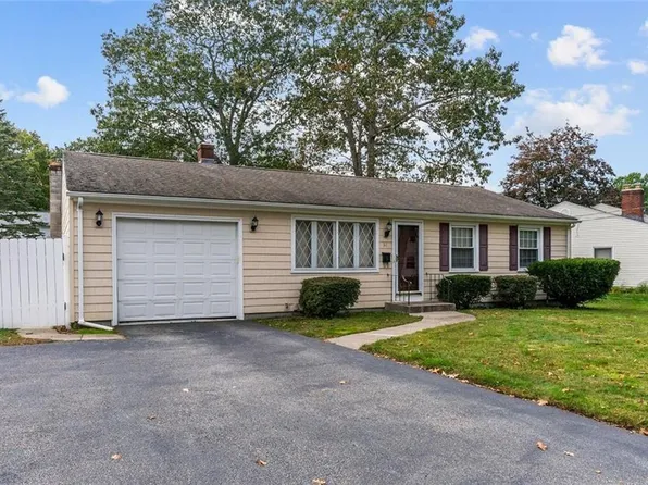 31 Fenwick Rd, Riverside, RI 02915