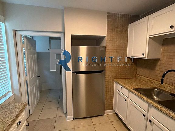 3rd image of 1051 Ontario St