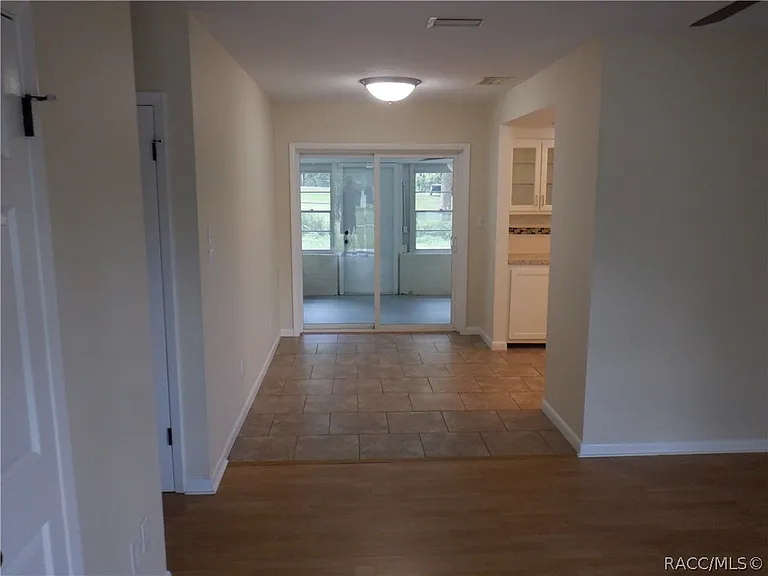 101 W Hill St — Photo 12