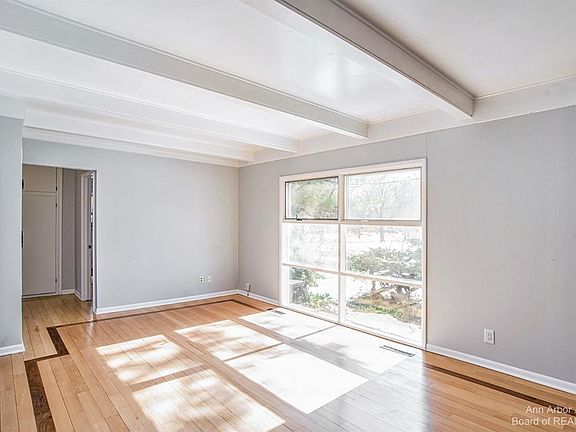 5th image of 459 Brookside Dr