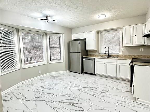 5th image of 337 Bradley Woods Ct