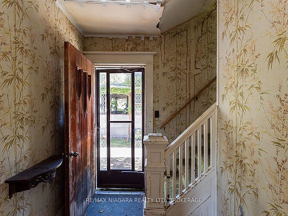 4th image of 244 Charlotte St