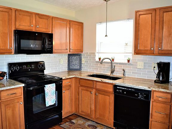 3rd image of 2631 Augustwood Dr