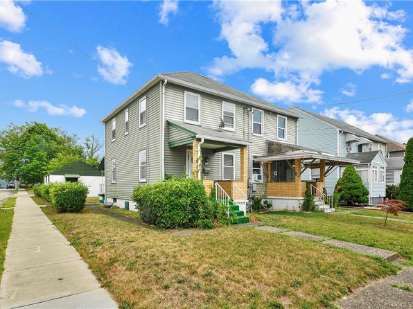 900 Vankirk St, Clairton, PA 15025