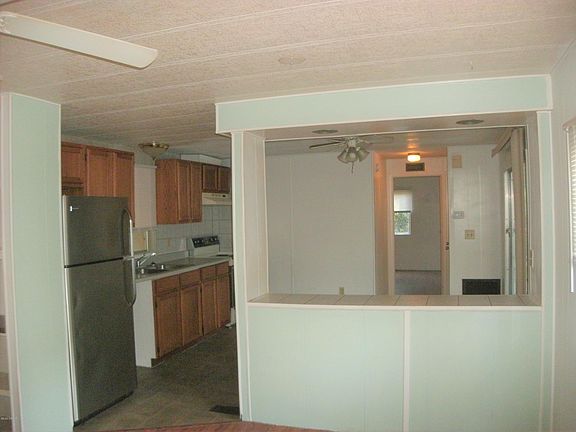 4th image of 425 Laurie Ave