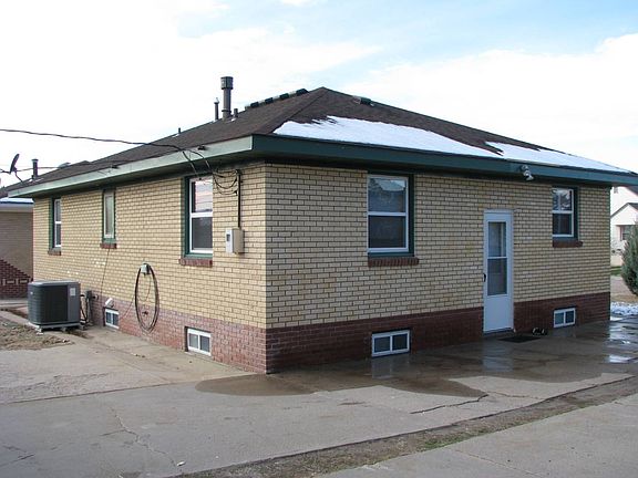 2nd image of 527 E 2nd St