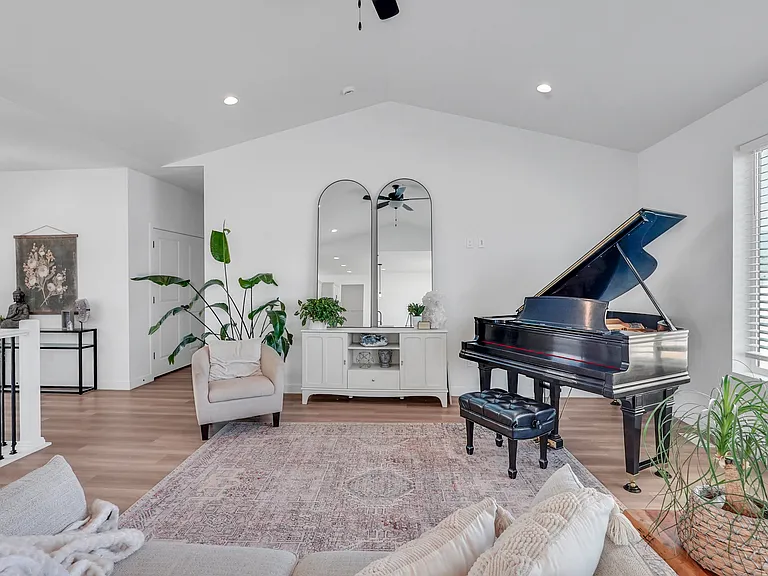 2409 E Woodbury Ln — Photo 5