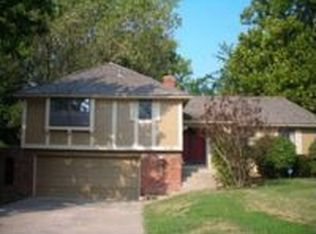 413 S Lindenwood Dr, Olathe, KS 66062