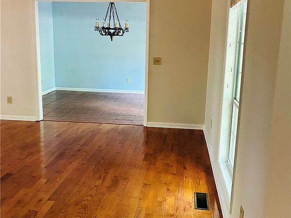 3rd image of 4104 Hamilton Rd
