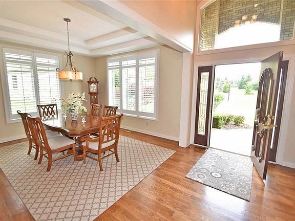 4th image of 205 Brighton Dr