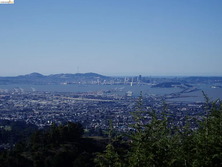 6100 Skyline Blvd — Photo 11