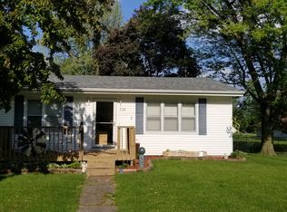 118 N Columbia St, Grandview, IA 52752