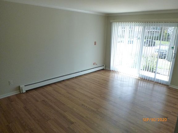 4th image of 9S025 Lake Dr APT 10-103