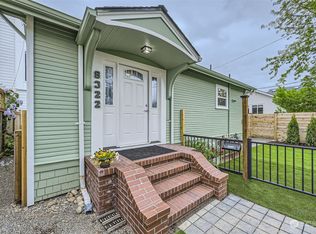 8322 28th Ave NW, Seattle, WA 98117