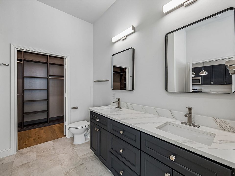 En-Suite bathroom, and walk-in Closet.