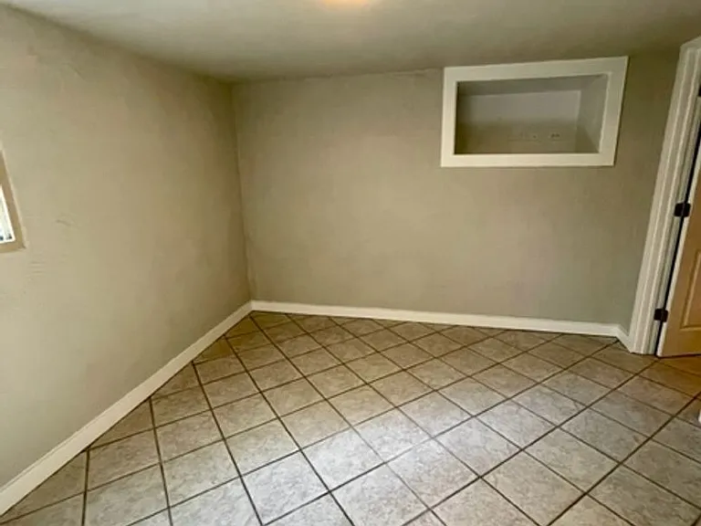 Georgia Ave, 717 NW - 00717-GEOR-00 — Photo 8