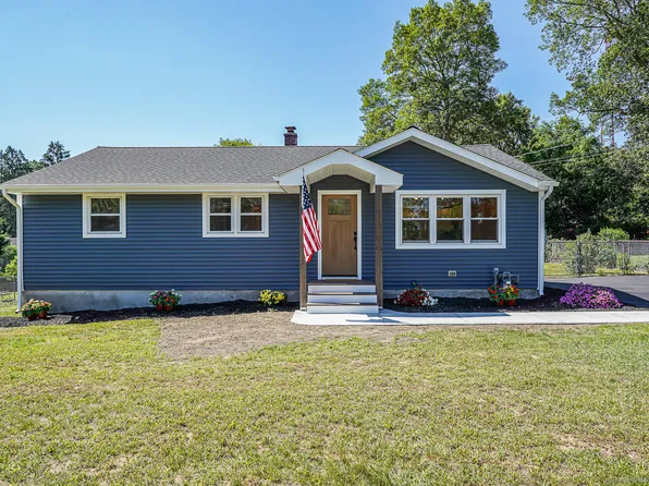 18 Rhode Island Drive, Montville, CT 06370