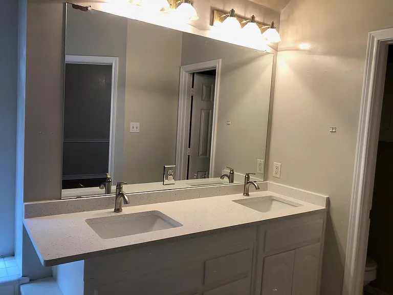 1406 Oxford Dr — Photo 5