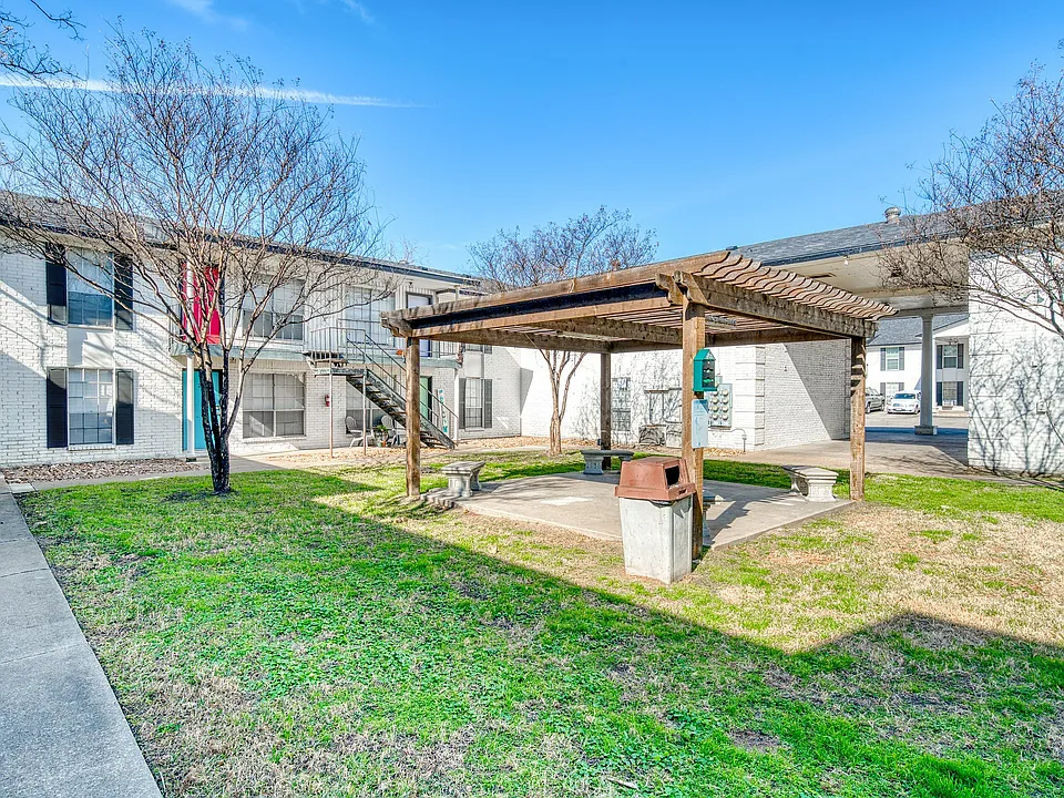 Midtown Manor and Towers Apartments Gazebo
