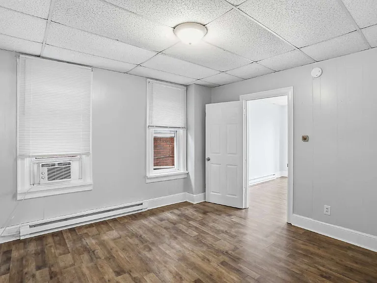 207 N Mulberry St — Photo 17