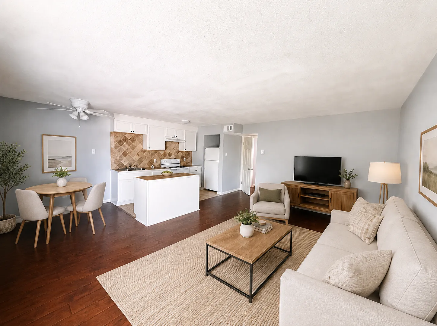 4624 Bell - Unit 7 — Photo 1