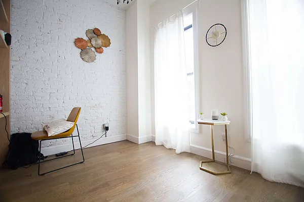 Rented by Nooklyn NYC LLC | media 17