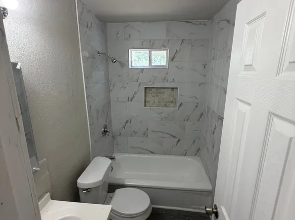 2801 Burchill Rd S, Fort Worth, TX 76105