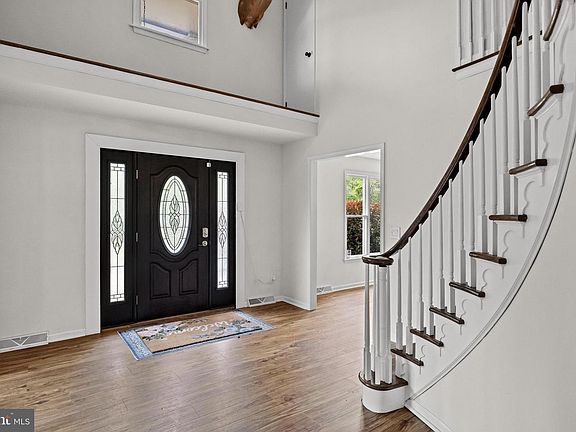 3rd image of 625 Irving Ave