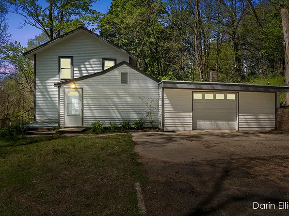 222 Pleasant St, Ionia, MI 48846