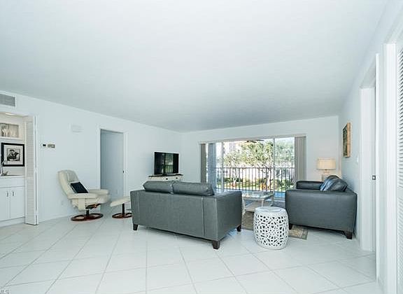 3rd image of 1020 Swallow Ave Unit 102