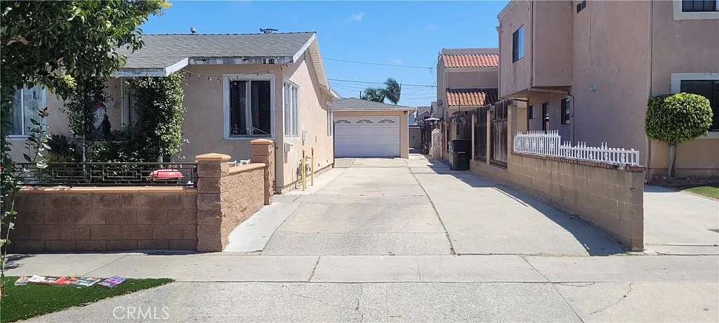 3 bed, 1075 sqft, $3,695 — Photo 1