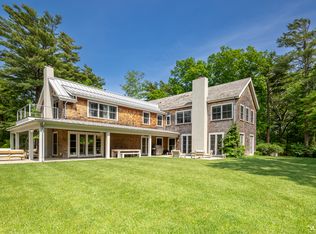 1 Settlement Ct, East Hampton, NY 11937