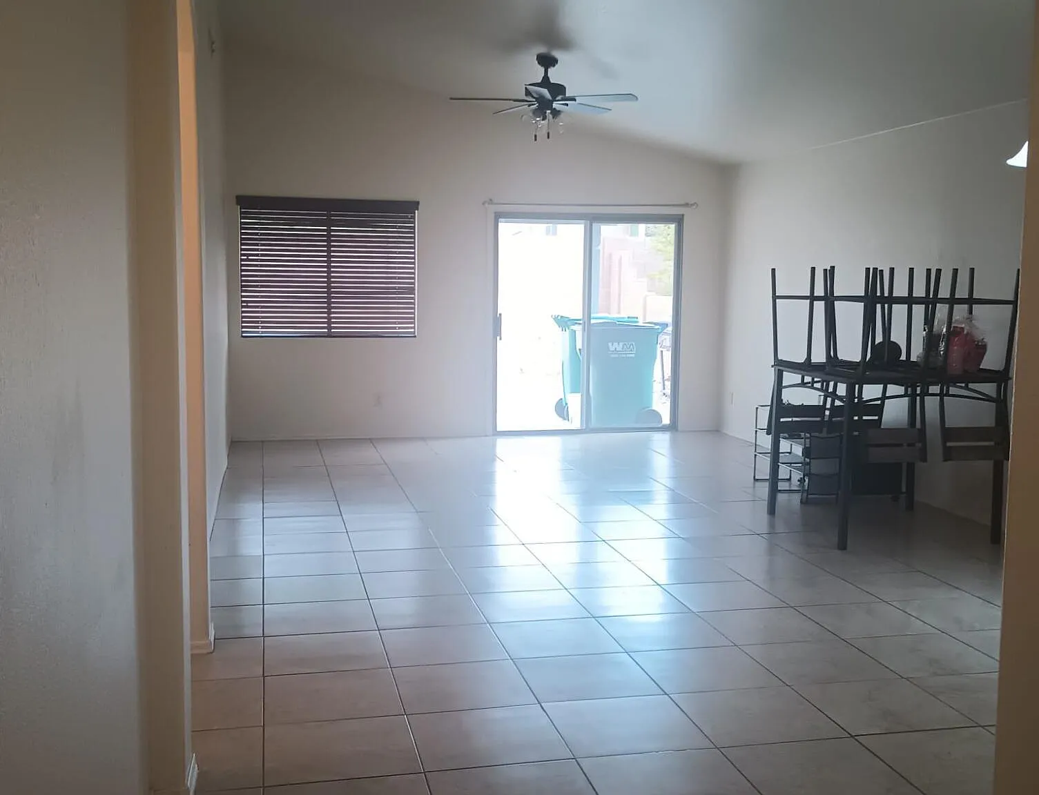 3 bed, 2.0 bath, 1308 sqft, $2,100 — Photo 3
