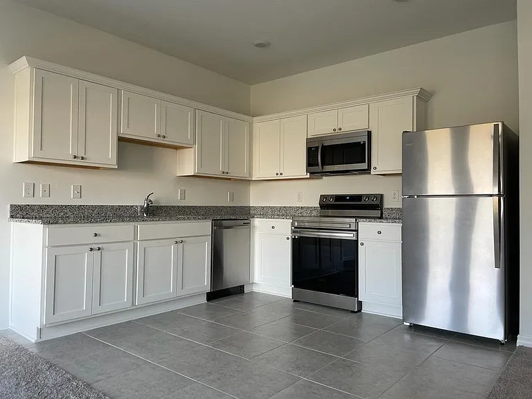 189 Mandovi St — Photo 11