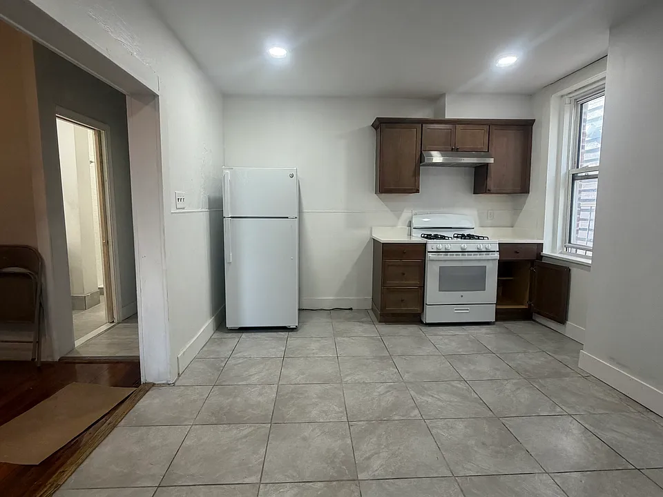 60 Lubec St #3