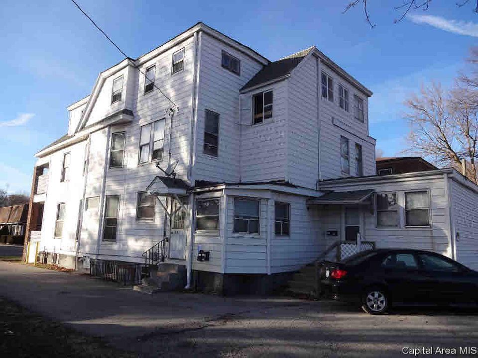 2nd image of 210 S Walnut St