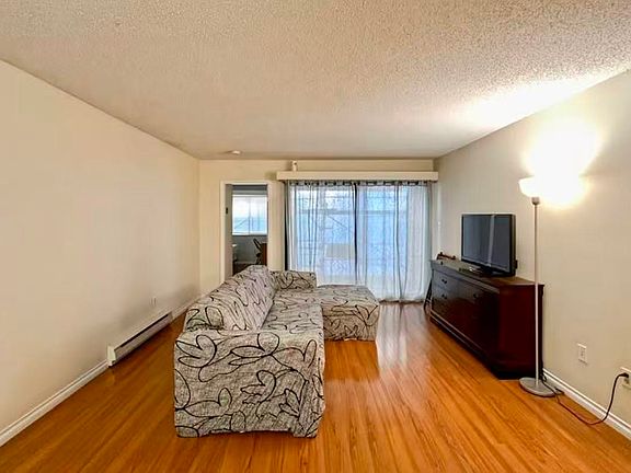 3rd image of 836 12th St #2F