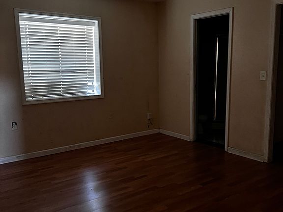 3rd image of 215 W Carlton Way APT 1