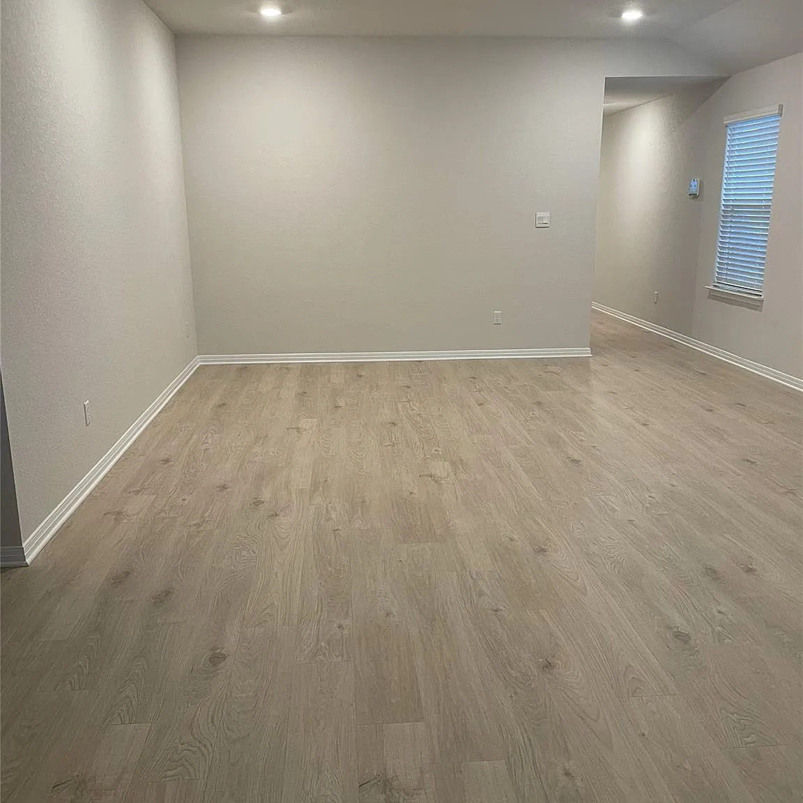 3 bed, 2.0 bath, 1600 sqft, $2,200 — Photo 4