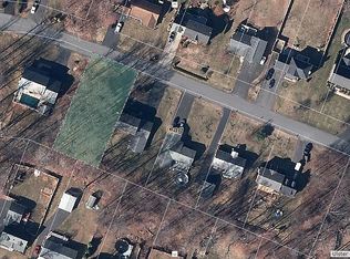 42 Canterbury Dr, Saugerties, NY 12477