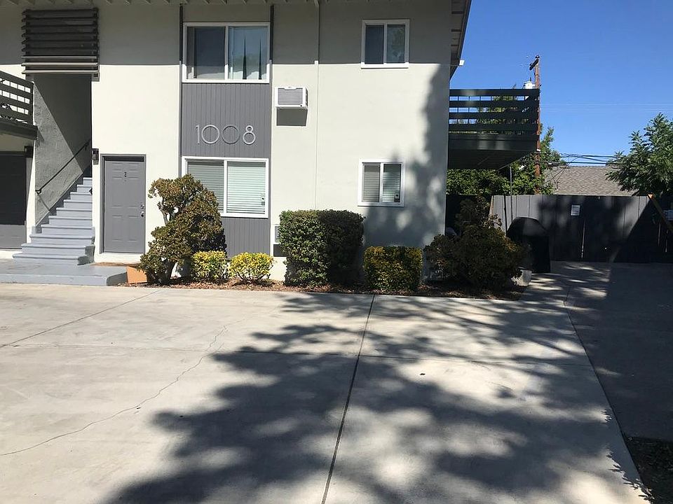 1st image of 1008 Ravenscourt Ave #2