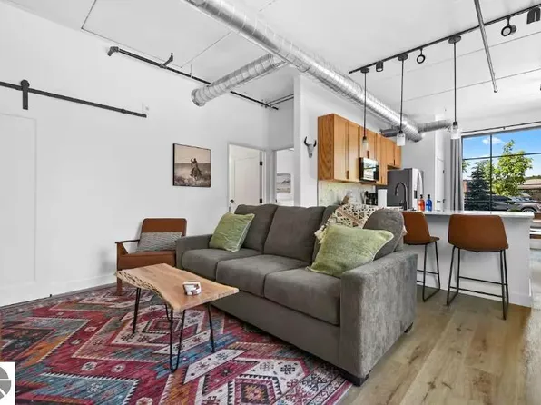 1825 E 8th St #104, Traverse City, MI 49686