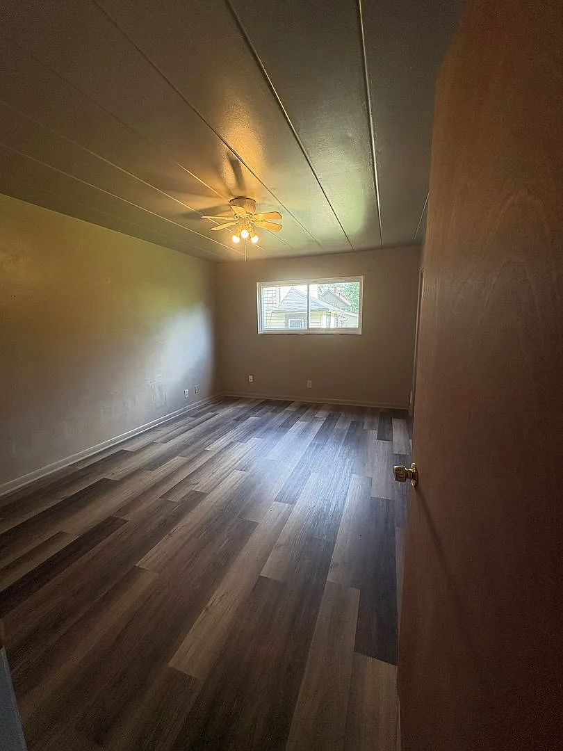 Spacious 1,200 Sq Ft Apt w/Garage Near Downtown Dayton — Photo 2