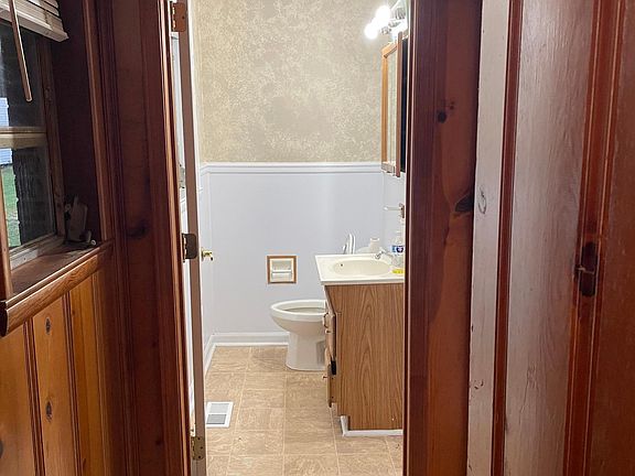 5th image of 57 Evelyn Dr