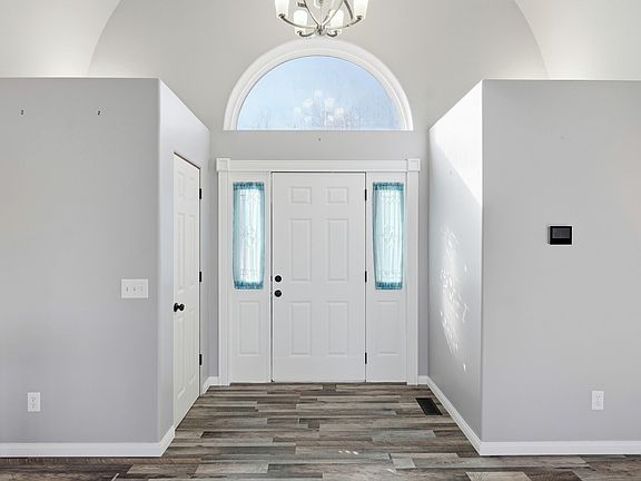 4th image of 7 Tamara Ln