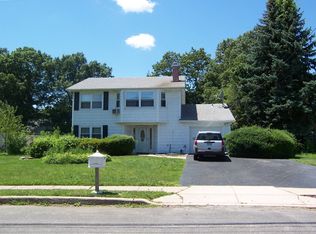 176 Ballad Cir, Holbrook, NY 11741