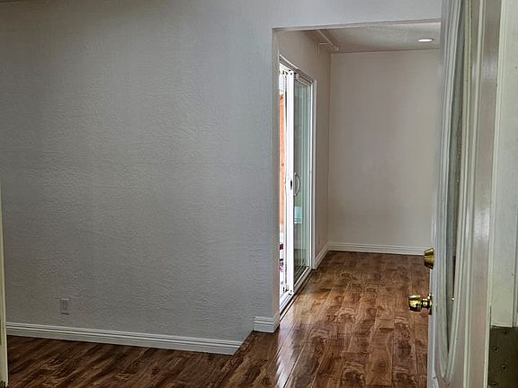 3rd image of 2558 Alderwood Dr